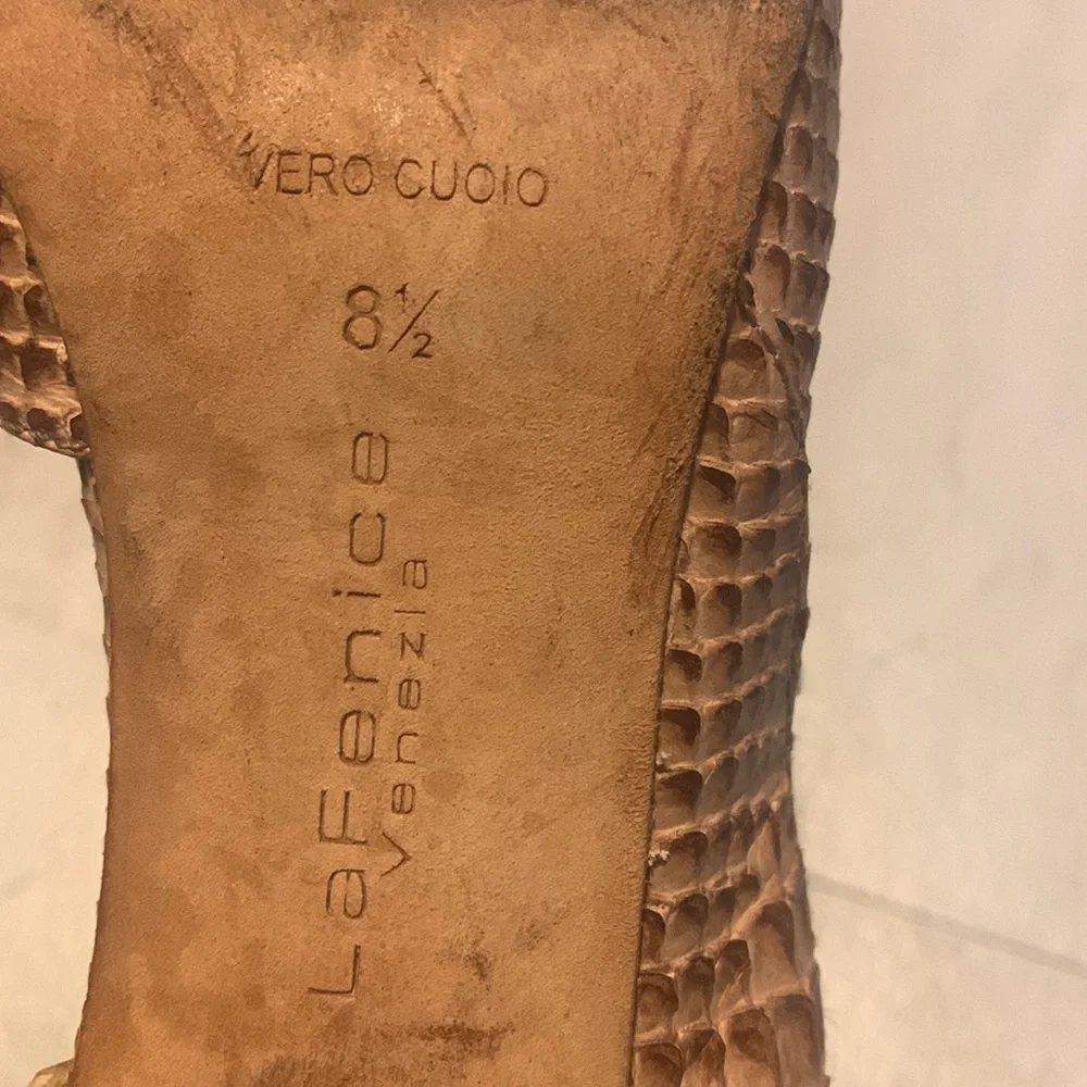 La Fenice Venezia Women's Brown Reptile Print Heelede Peep Toe Sandals Size 8.5 - Picture 14 of 15